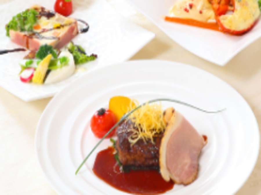 ■旬の食材をふんだんに使ったこだわりの創作フレンチで、お腹も心も大満足。ゲストの合わせて喜んでいただけるお食事をご提供いたします